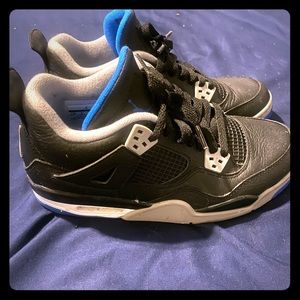 Air Jordan IV military blue